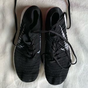 NIKE Flyknit Free - Women's Size 8, Black